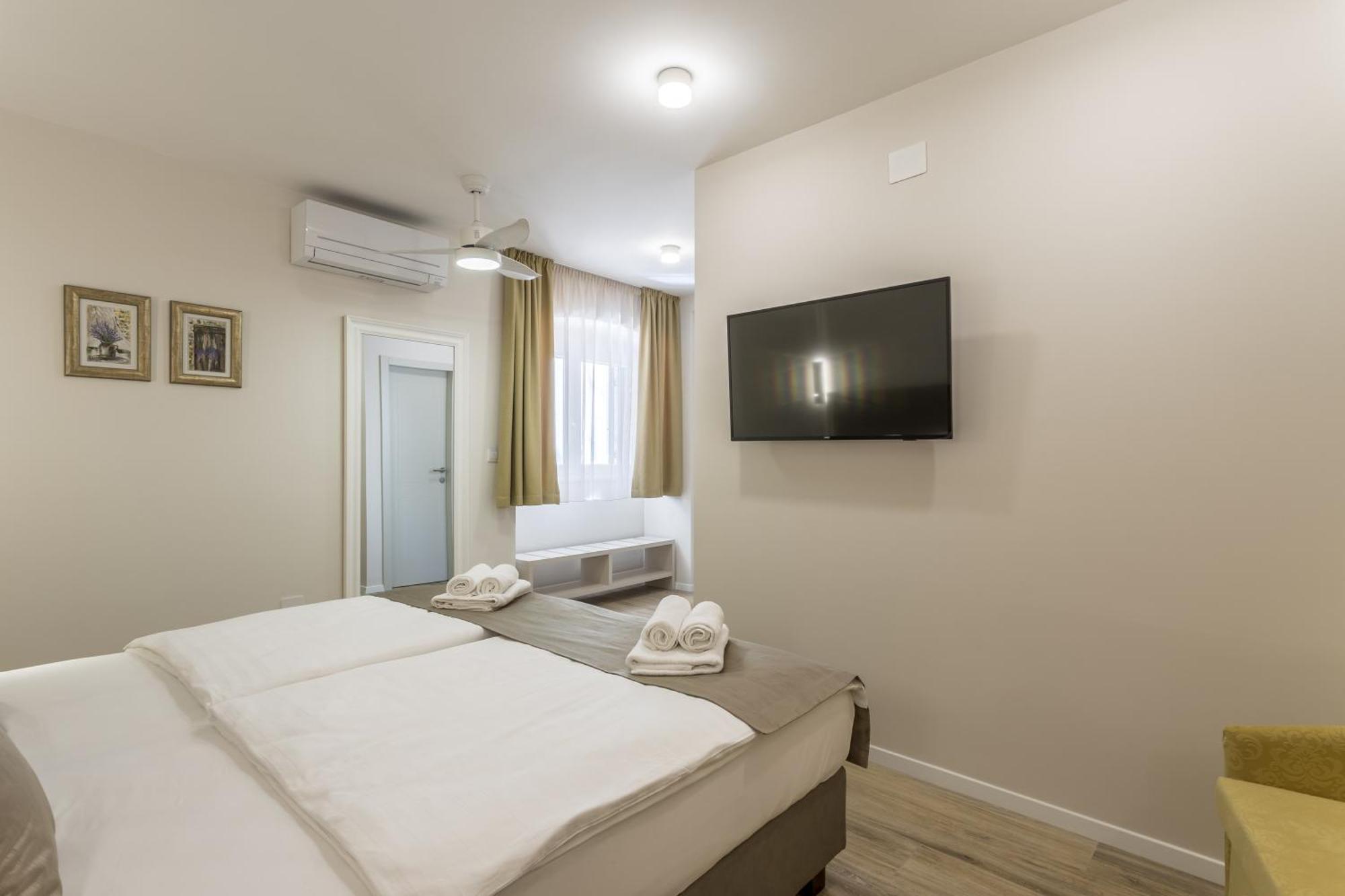 Cor Rooms Split Cameră foto